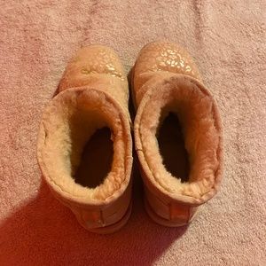Pink uggs